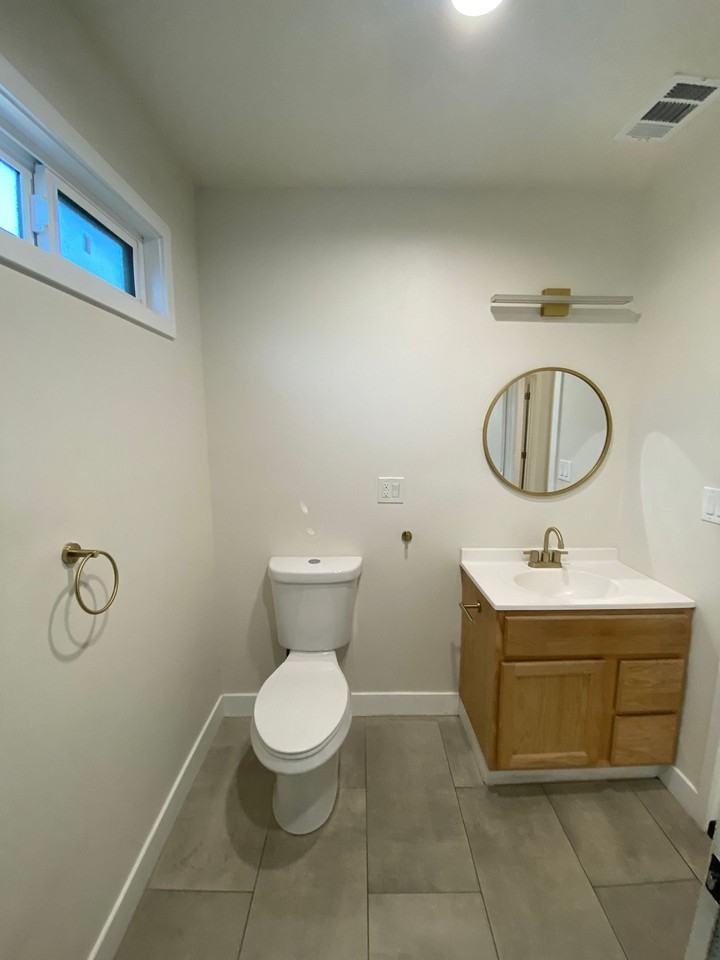 2927-2929 8th Ave. Los Angeles, CA 90018 - Photo 2 of 10