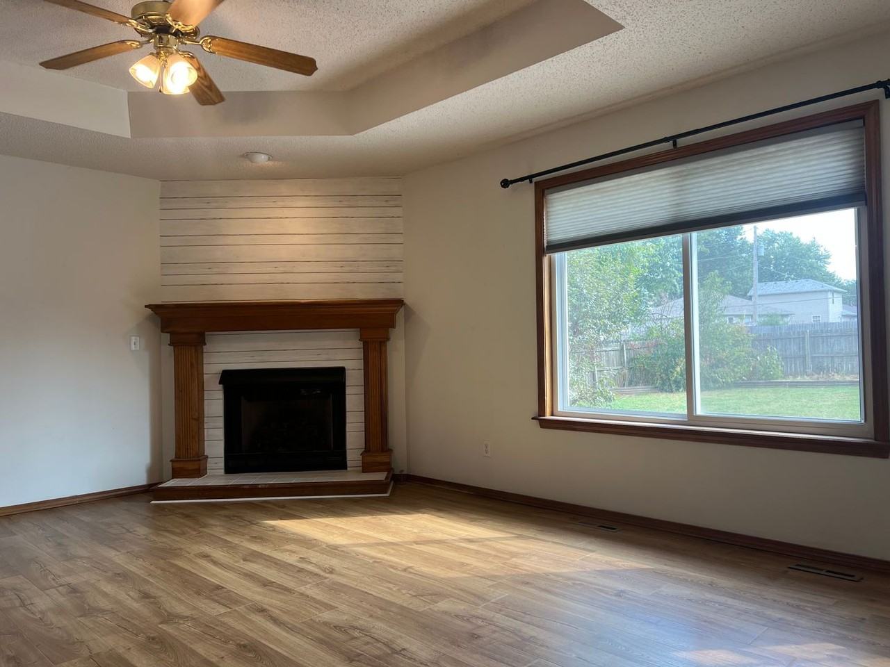 708 S Redwood Ct - Photo 3 of 17