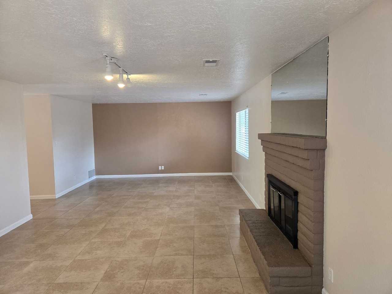 12901 Granite Ave Ne - Photo 4 of 30