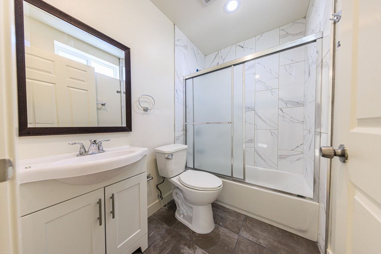 Modern 2026 Townhomes with Massive Bedrooms + Central Air + Brand NEW Appliances + Laundry IN UNIT! - Photo 5 of 7