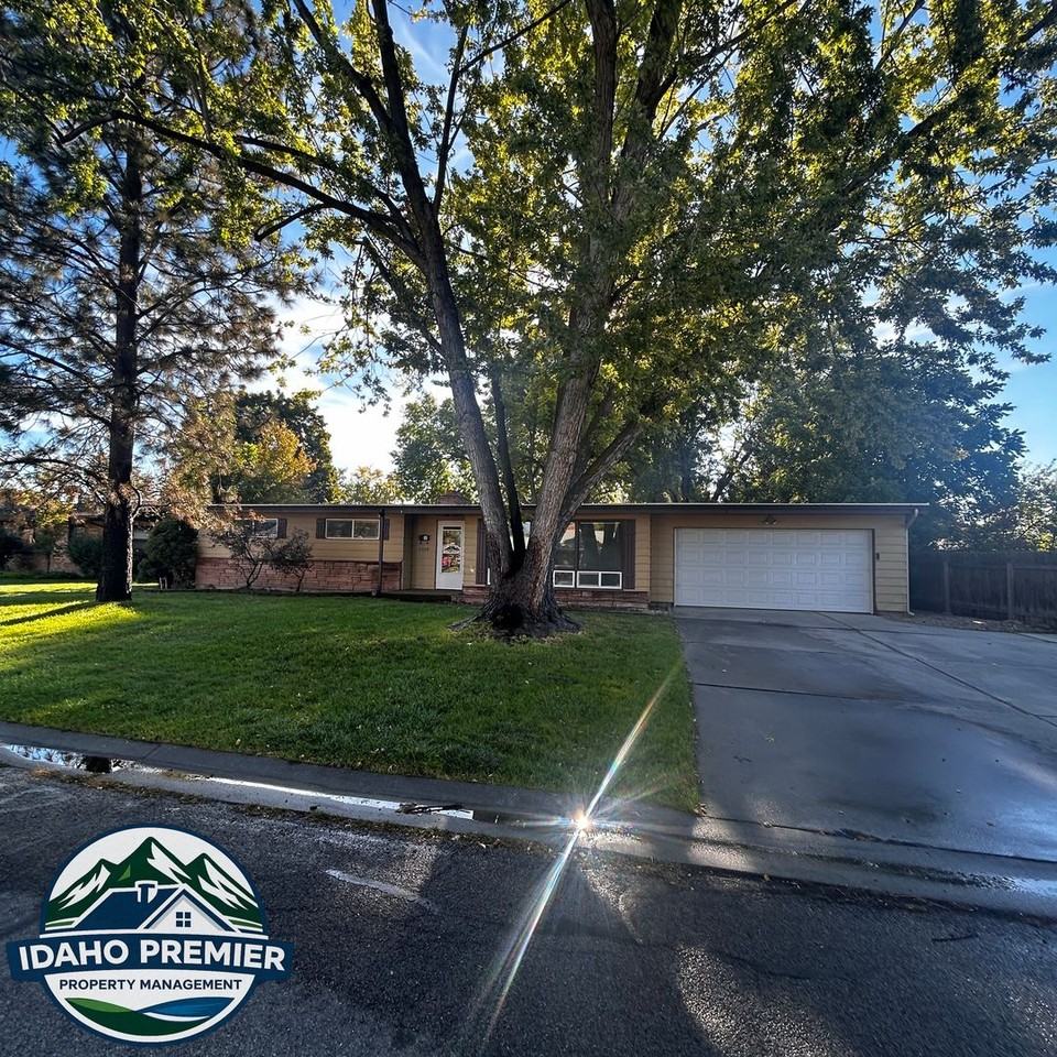 1108 S Oaklawn Dr - Photo 3 of 22