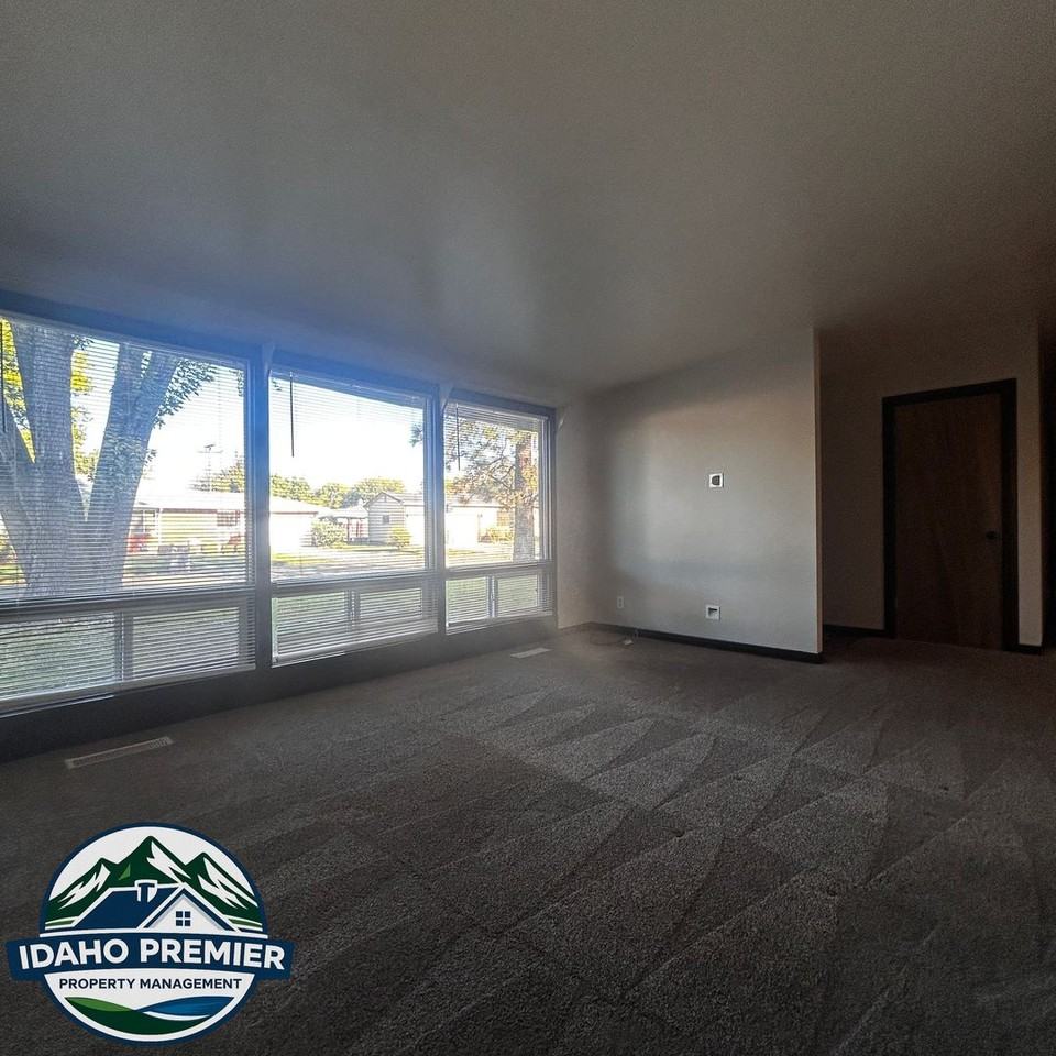 1108 S Oaklawn Dr - Photo 4 of 22