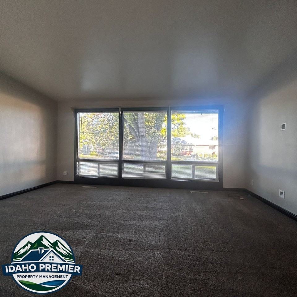 1108 S Oaklawn Dr - Photo 5 of 22
