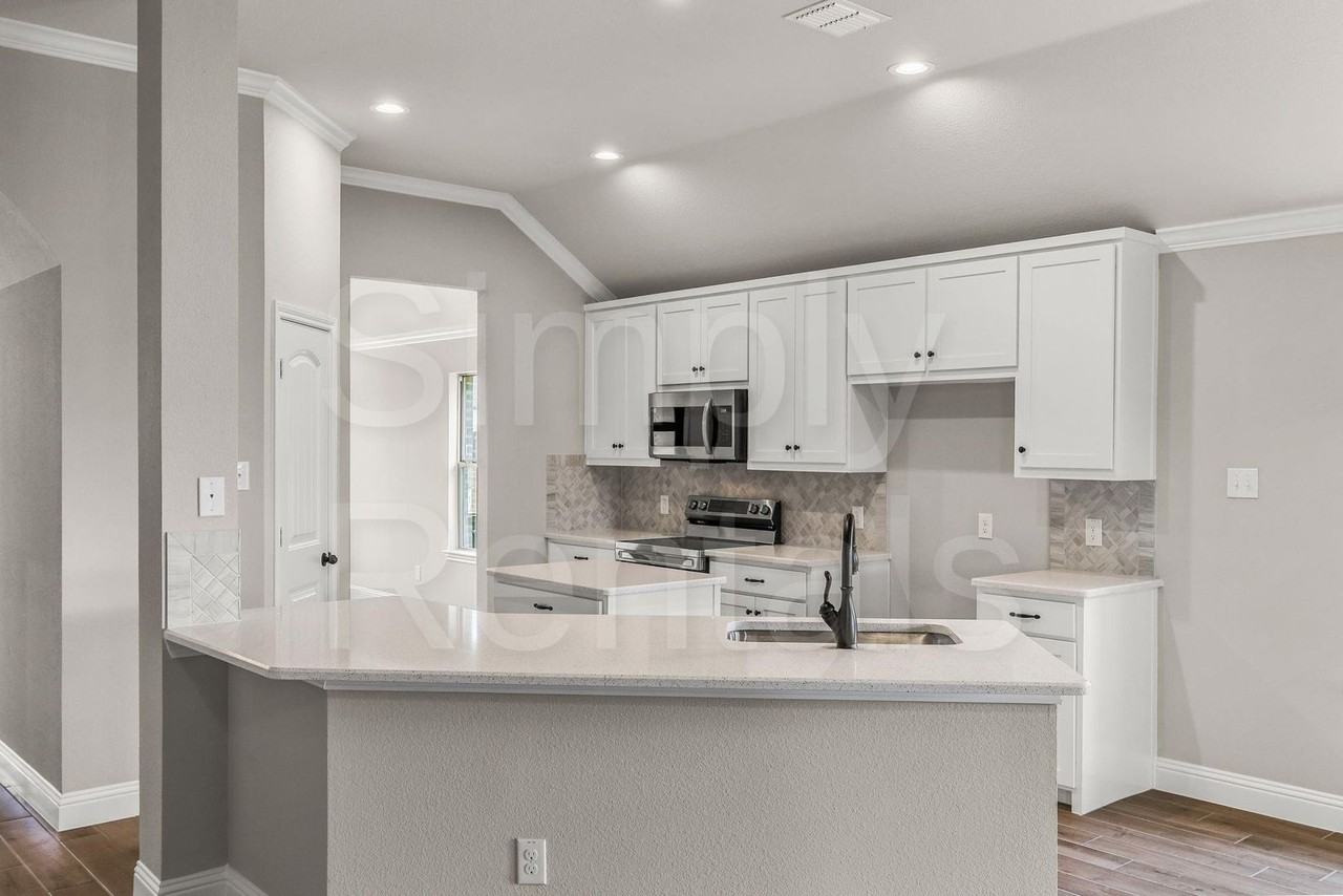 314 Pennington Rd - Photo 5 of 37