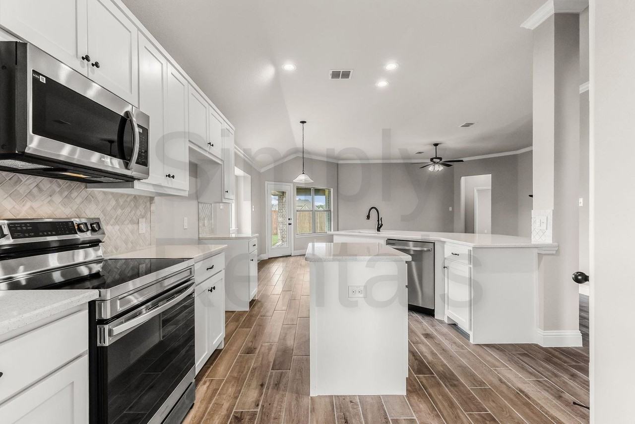 314 Pennington Rd - Photo 7 of 37