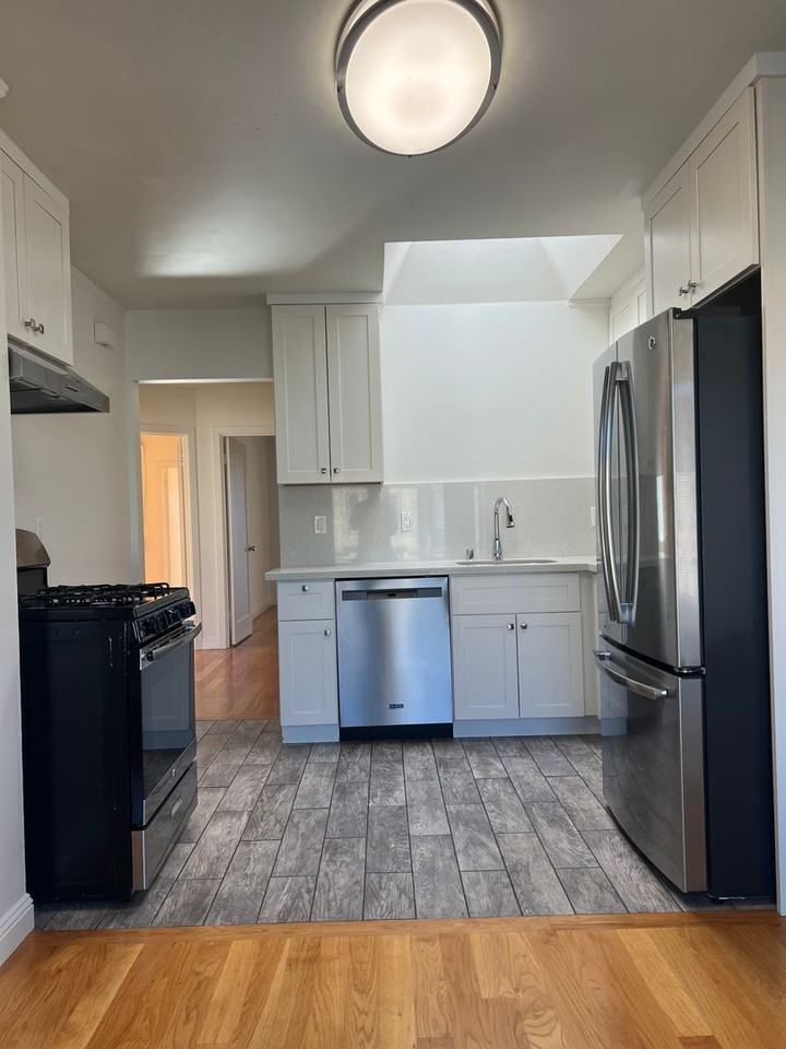 1935 43rd Ave - Photo 4 of 26