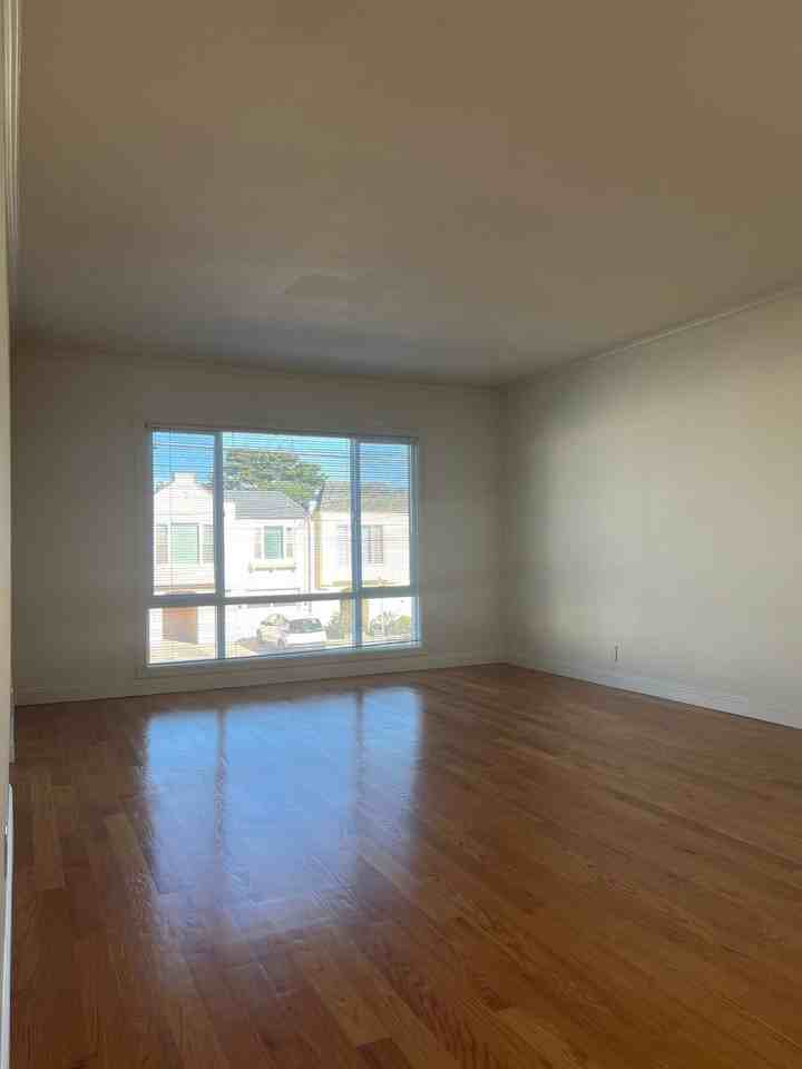 1935 43rd Ave - Photo 7 of 26