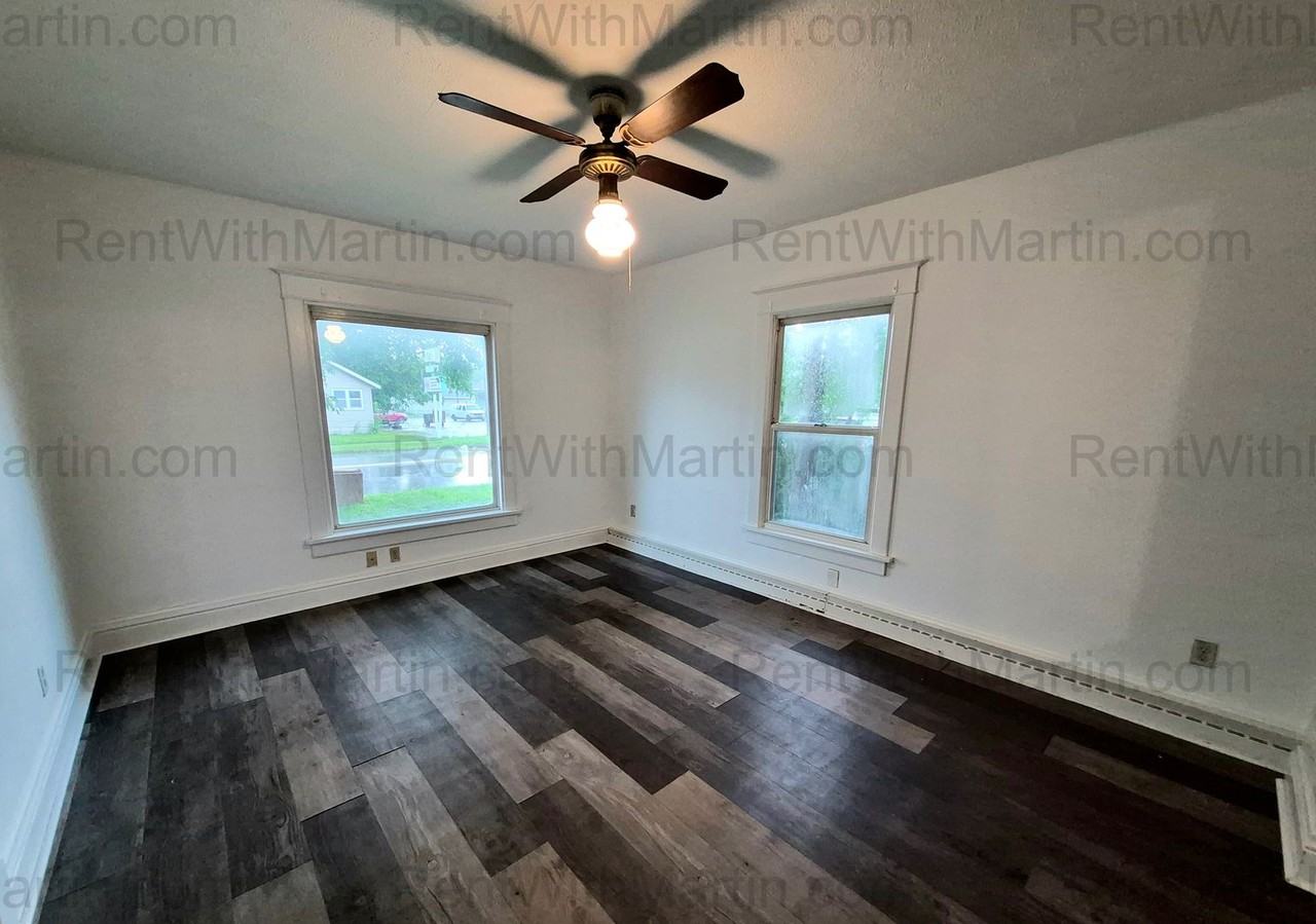 912 Broadway St - Photo 3 of 16