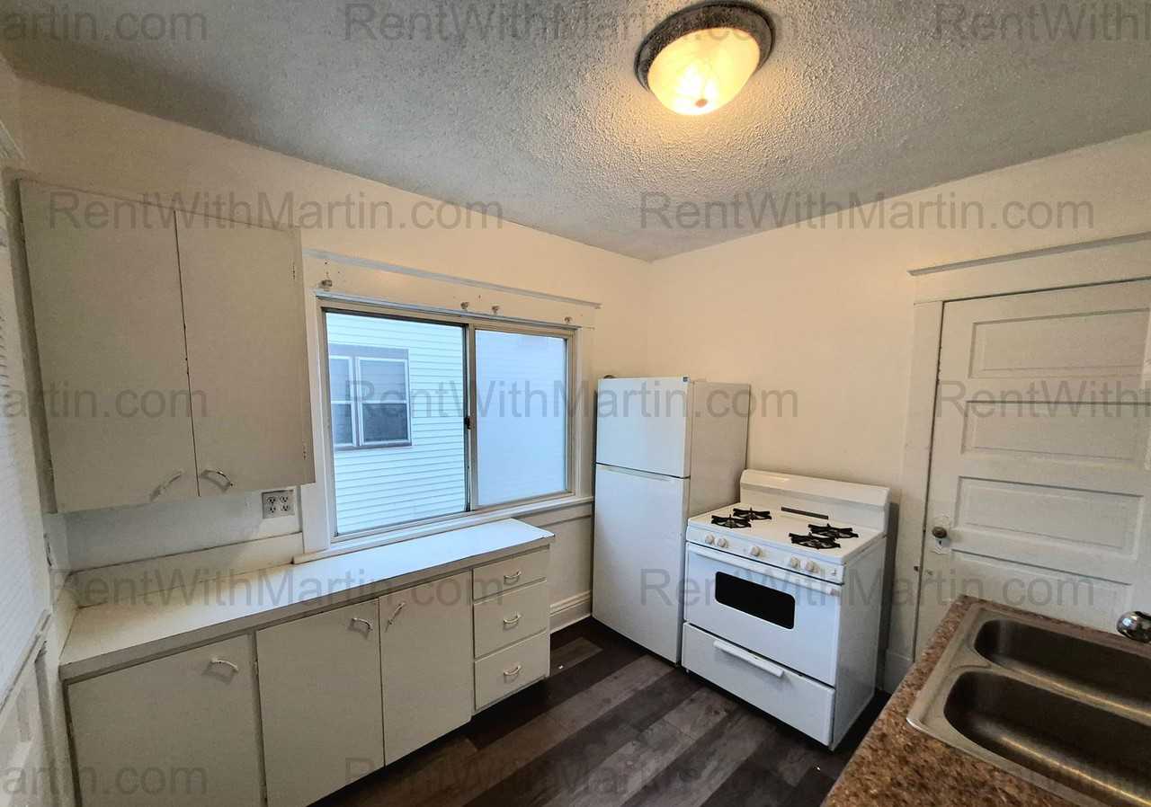 912 Broadway St - Photo 7 of 16