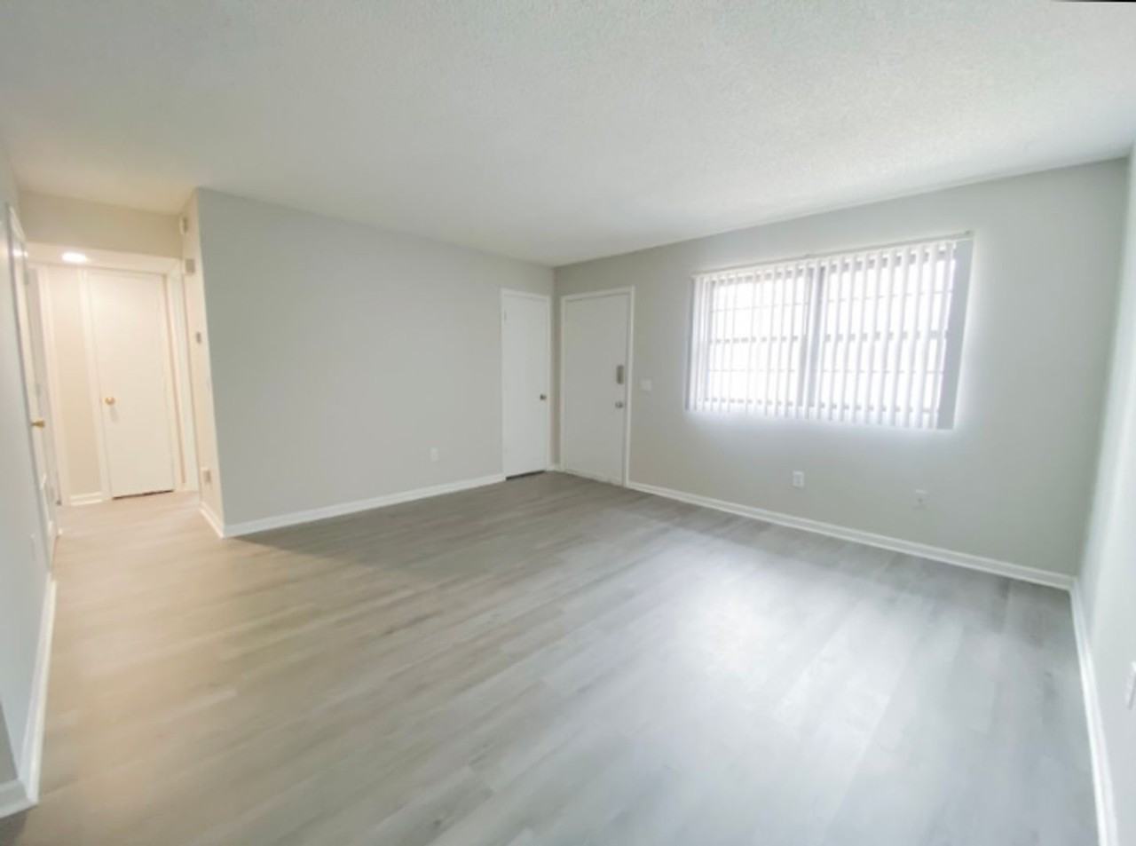 1205 Yuma St - Photo 3 of 12