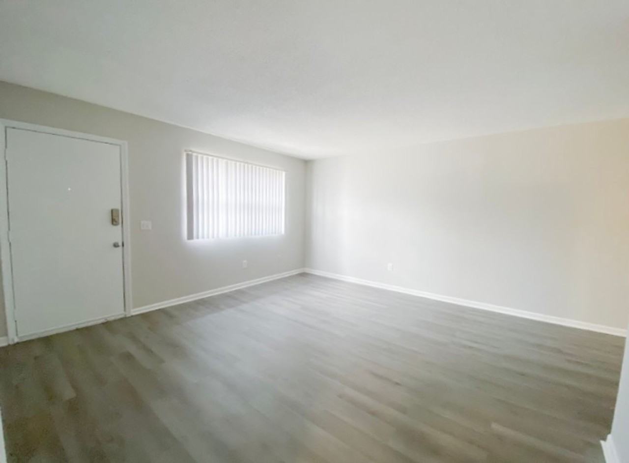 1205 Yuma St - Photo 4 of 12