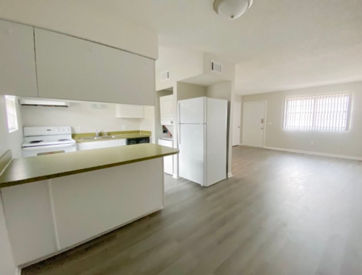 1205 Yuma St - Photo 7 of 12