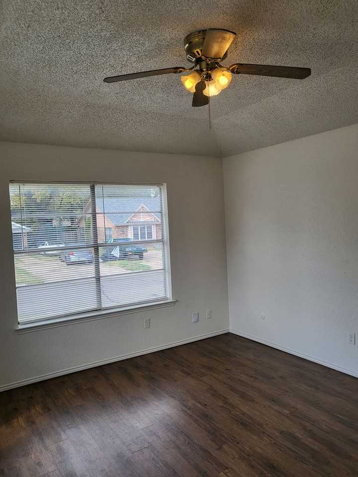 1729 Justin Lyn St - Photo 3 of 15
