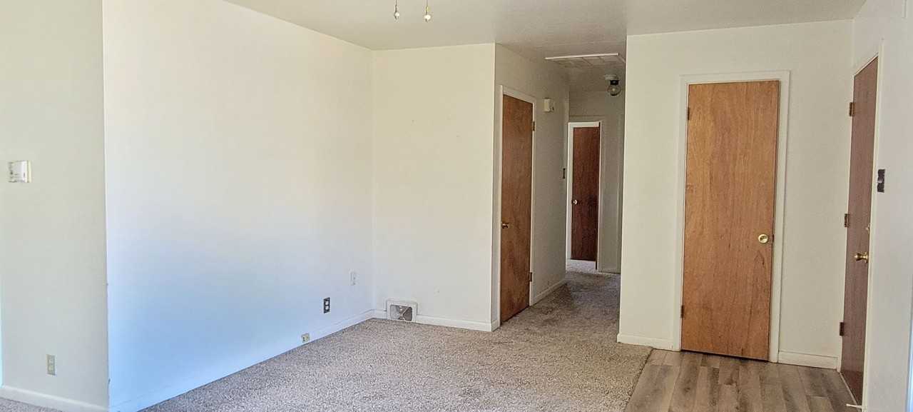 817 W Yucca Ave - Photo 4 of 20