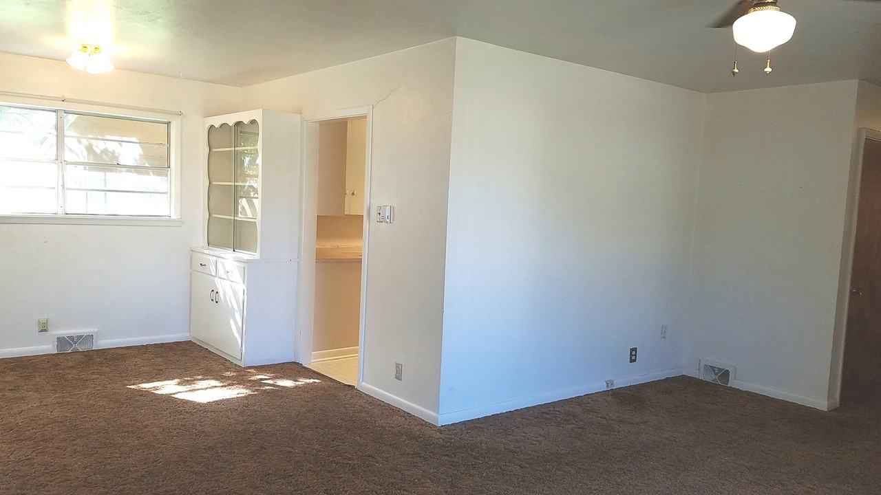 817 W Yucca Ave - Photo 6 of 20