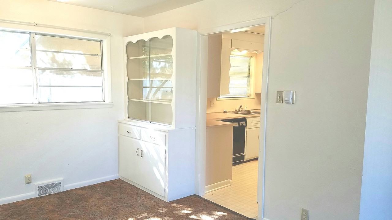 817 W Yucca Ave - Photo 7 of 20