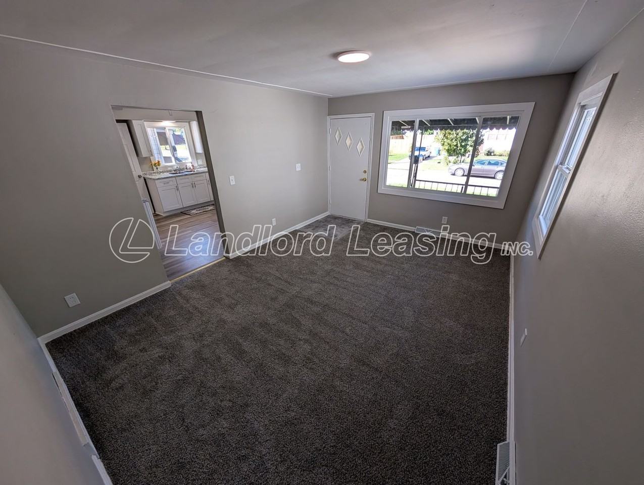 2935 Caroline Ave - Photo 3 of 18