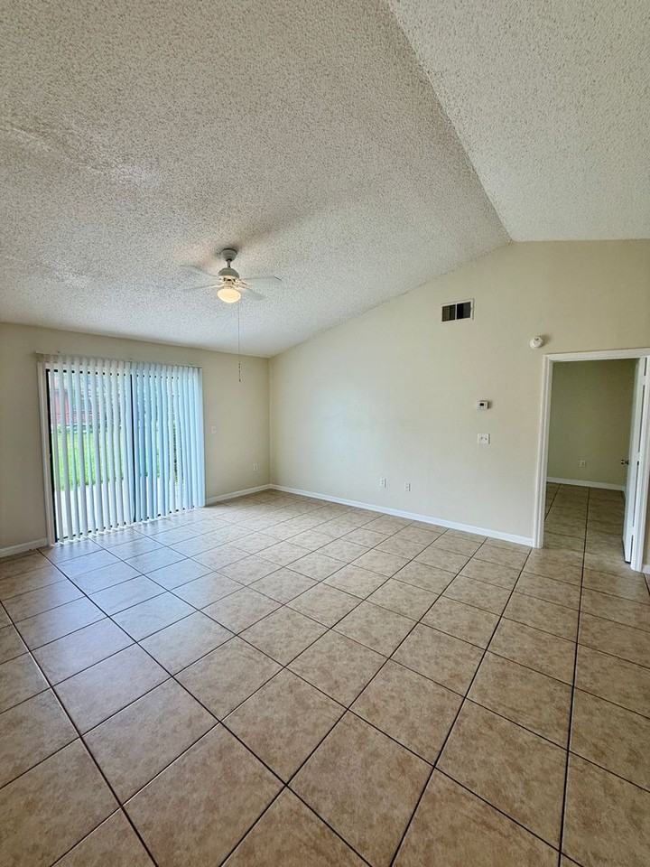 1109 Dartford Dr - Photo 6 of 22