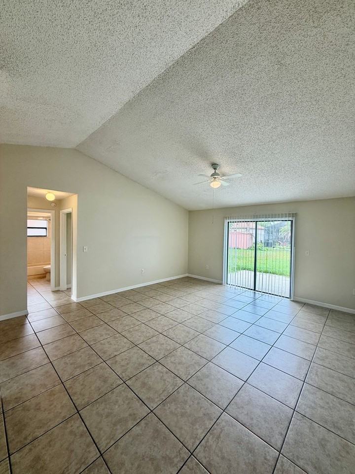 1109 Dartford Dr - Photo 7 of 22