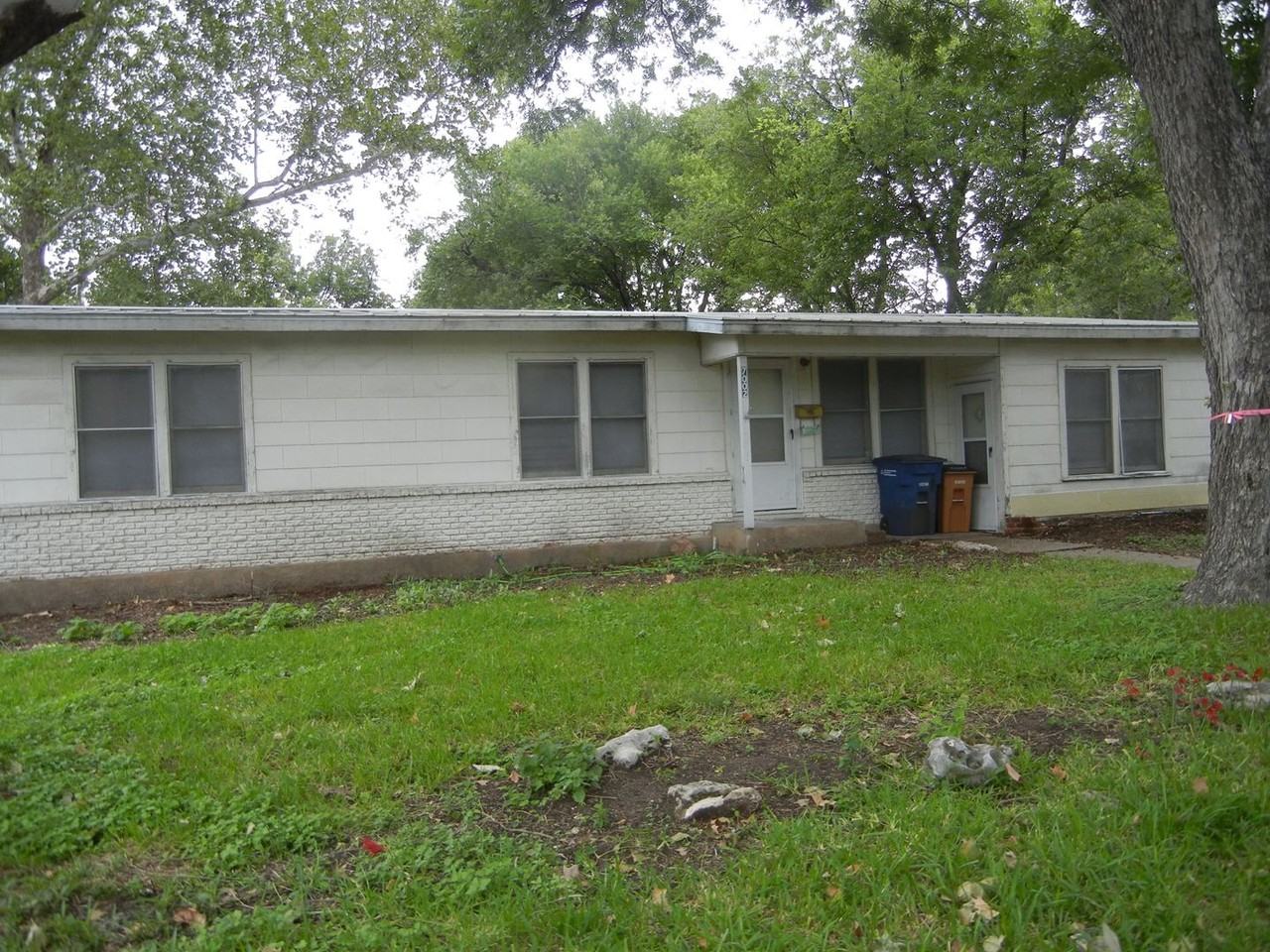 7002 Guadalupe St - Photo 2 of 14