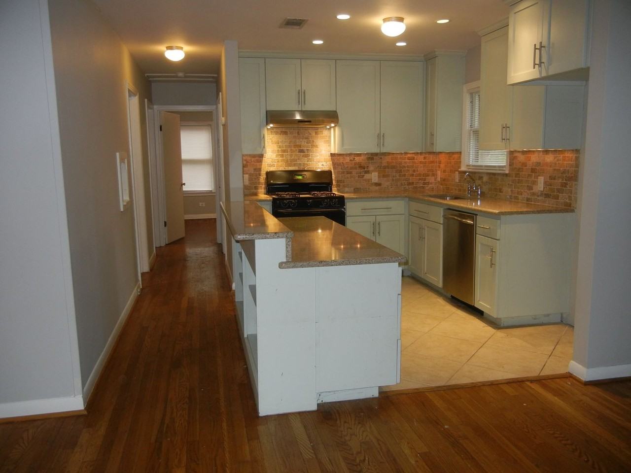 7002 Guadalupe St - Photo 7 of 14