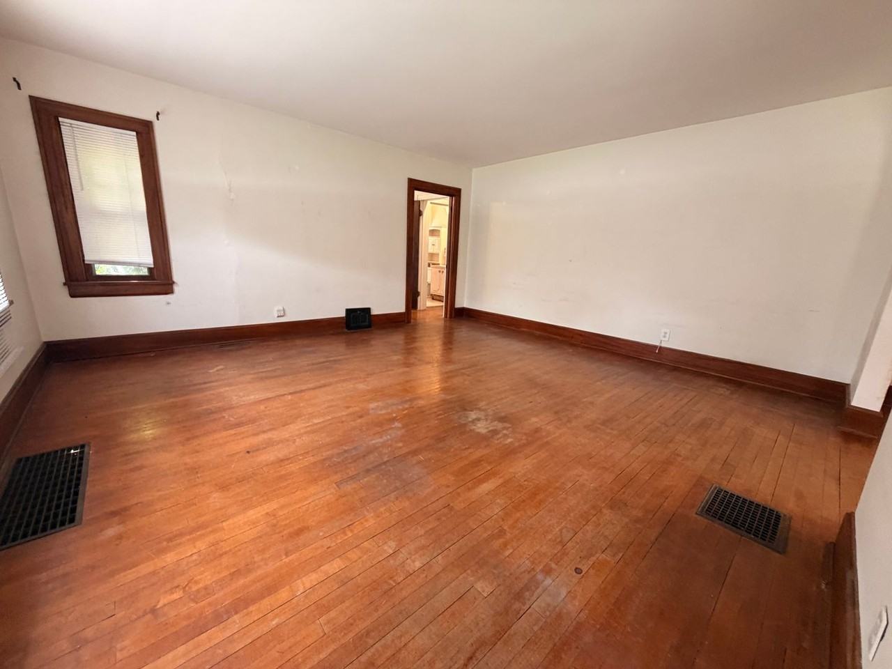 1325 S National Ave - Photo 4 of 36