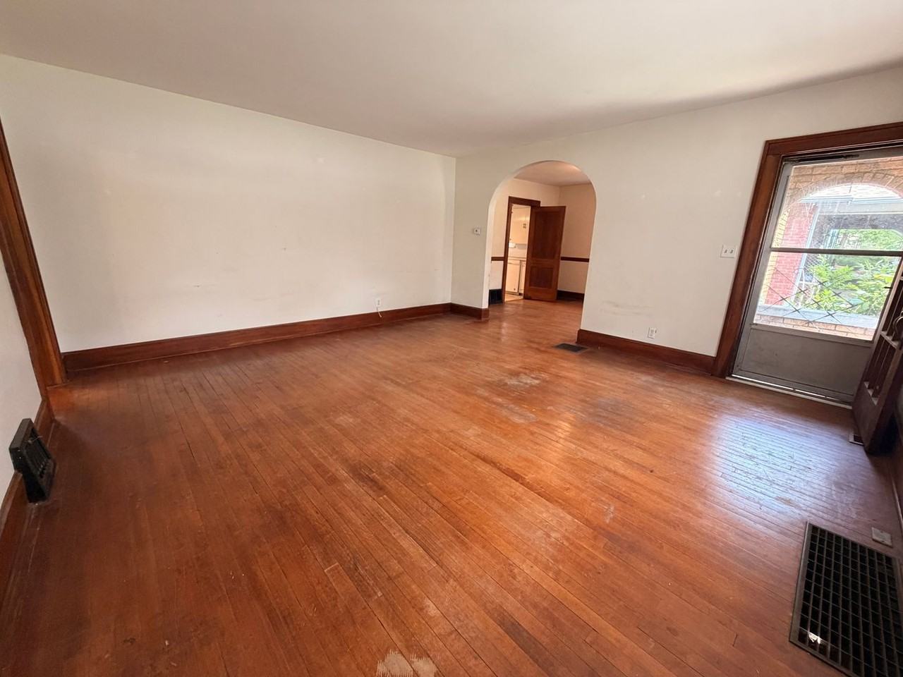 1325 S National Ave - Photo 5 of 36
