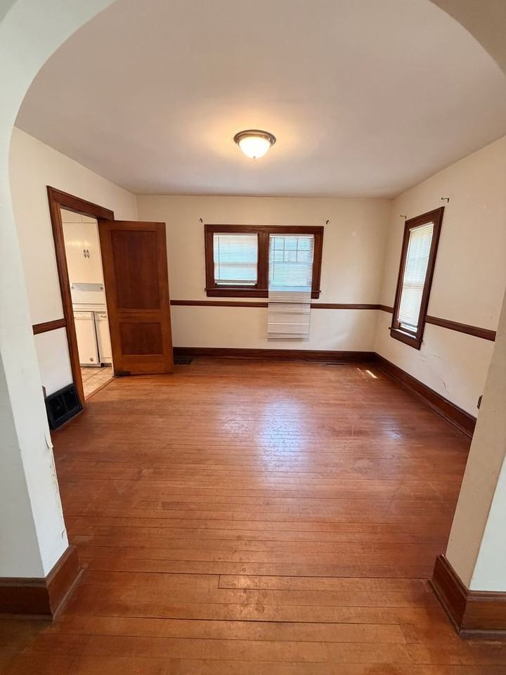 1325 S National Ave - Photo 6 of 36