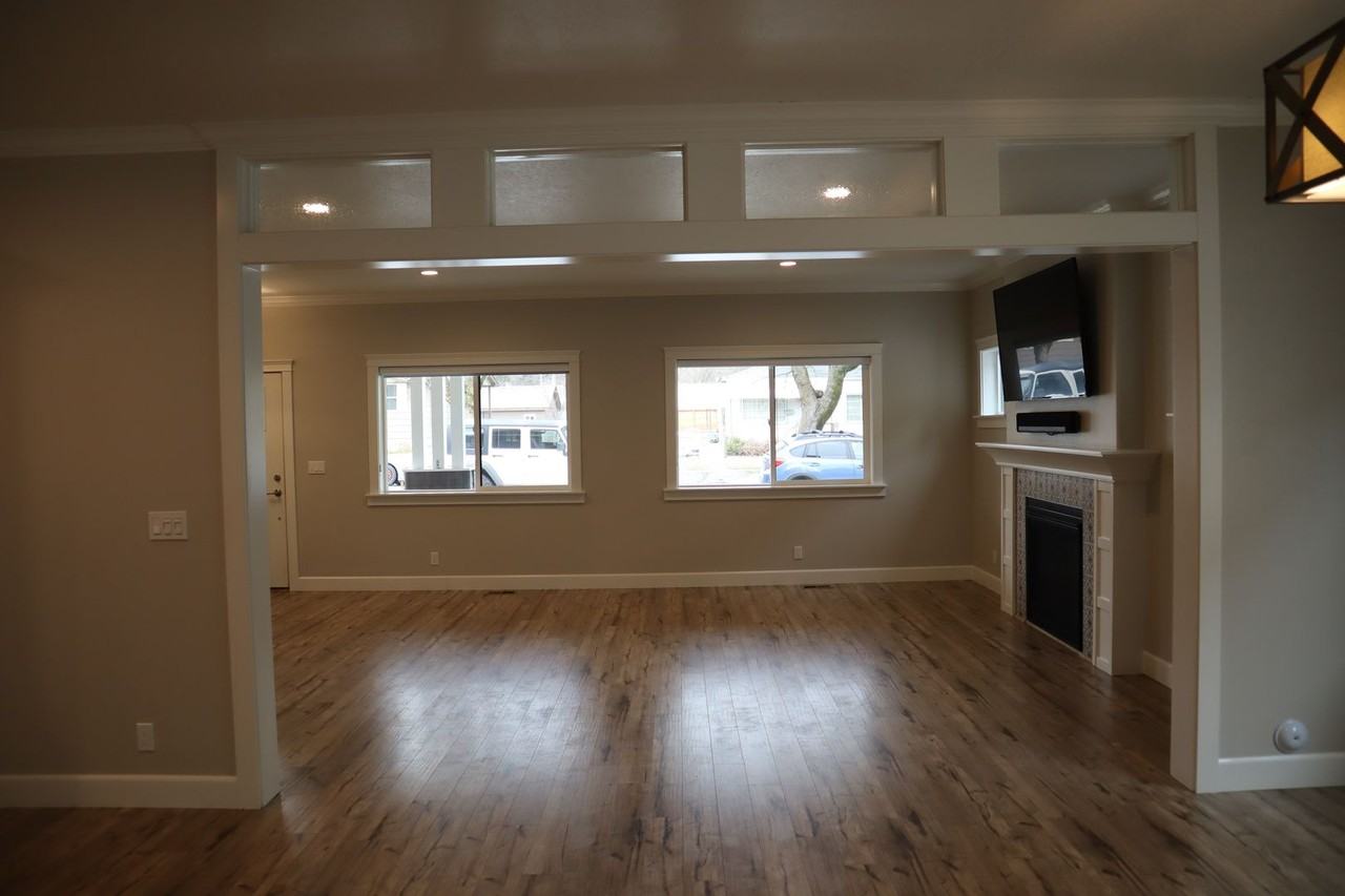 818 E Lakeside Ave - Photo 2 of 40