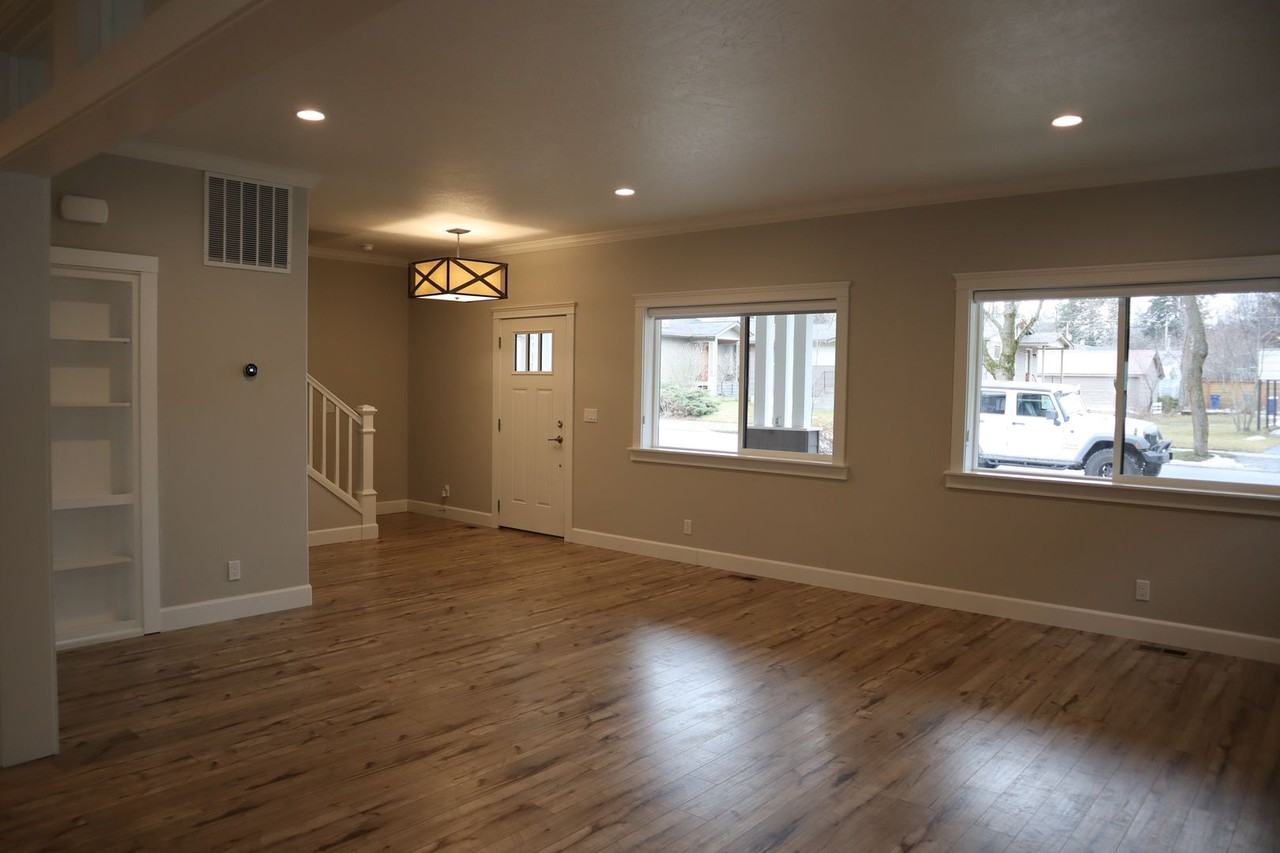 818 E Lakeside Ave - Photo 3 of 40