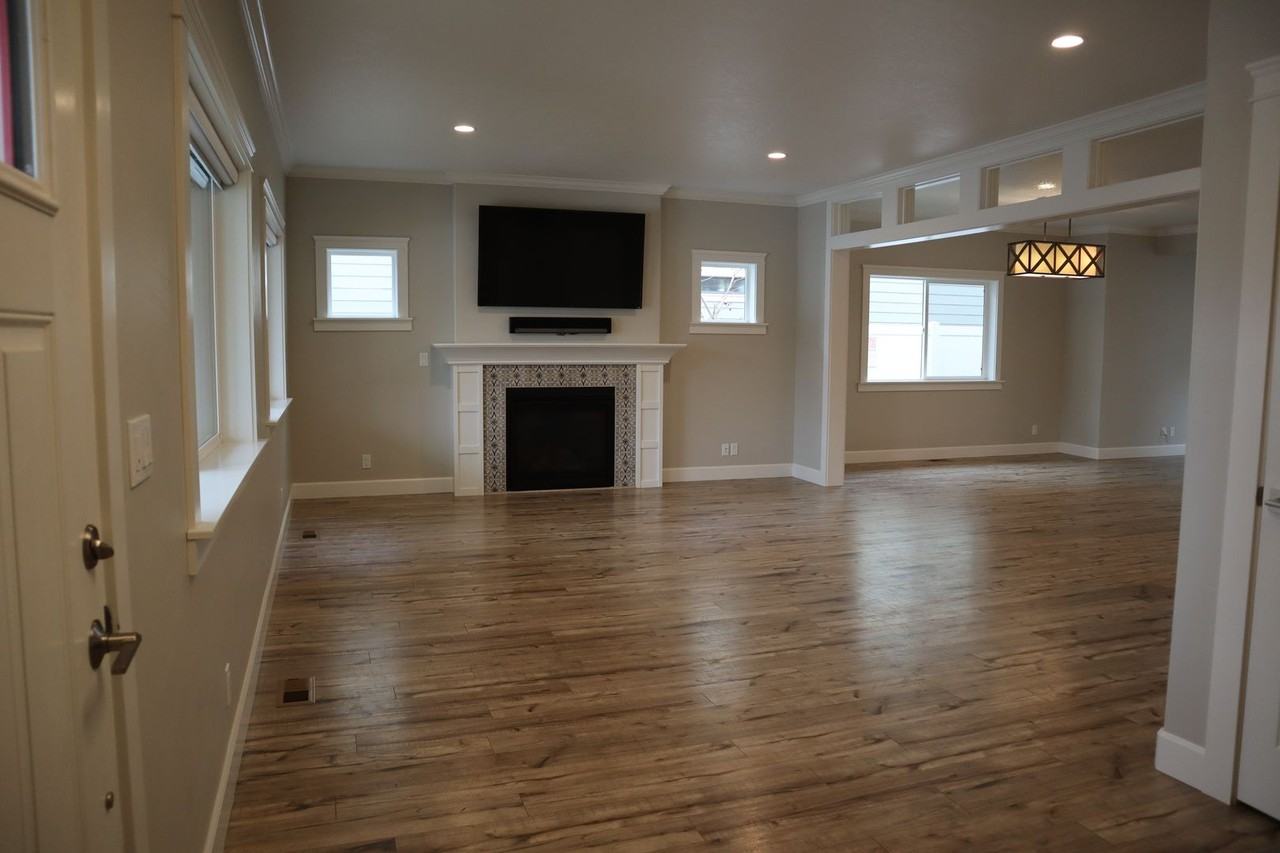 818 E Lakeside Ave - Photo 6 of 40