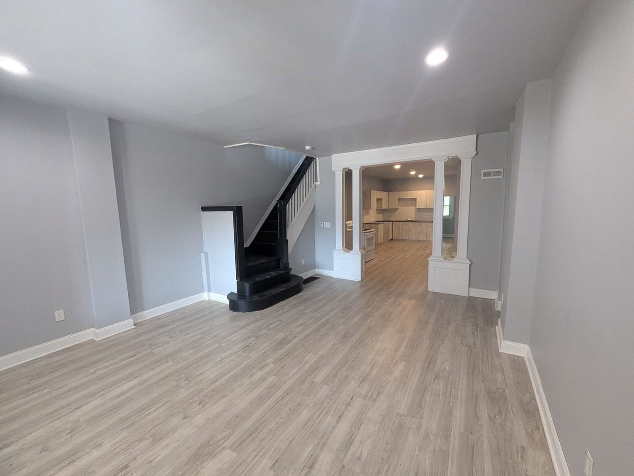 1833 W Butler St - Photo 2 of 9