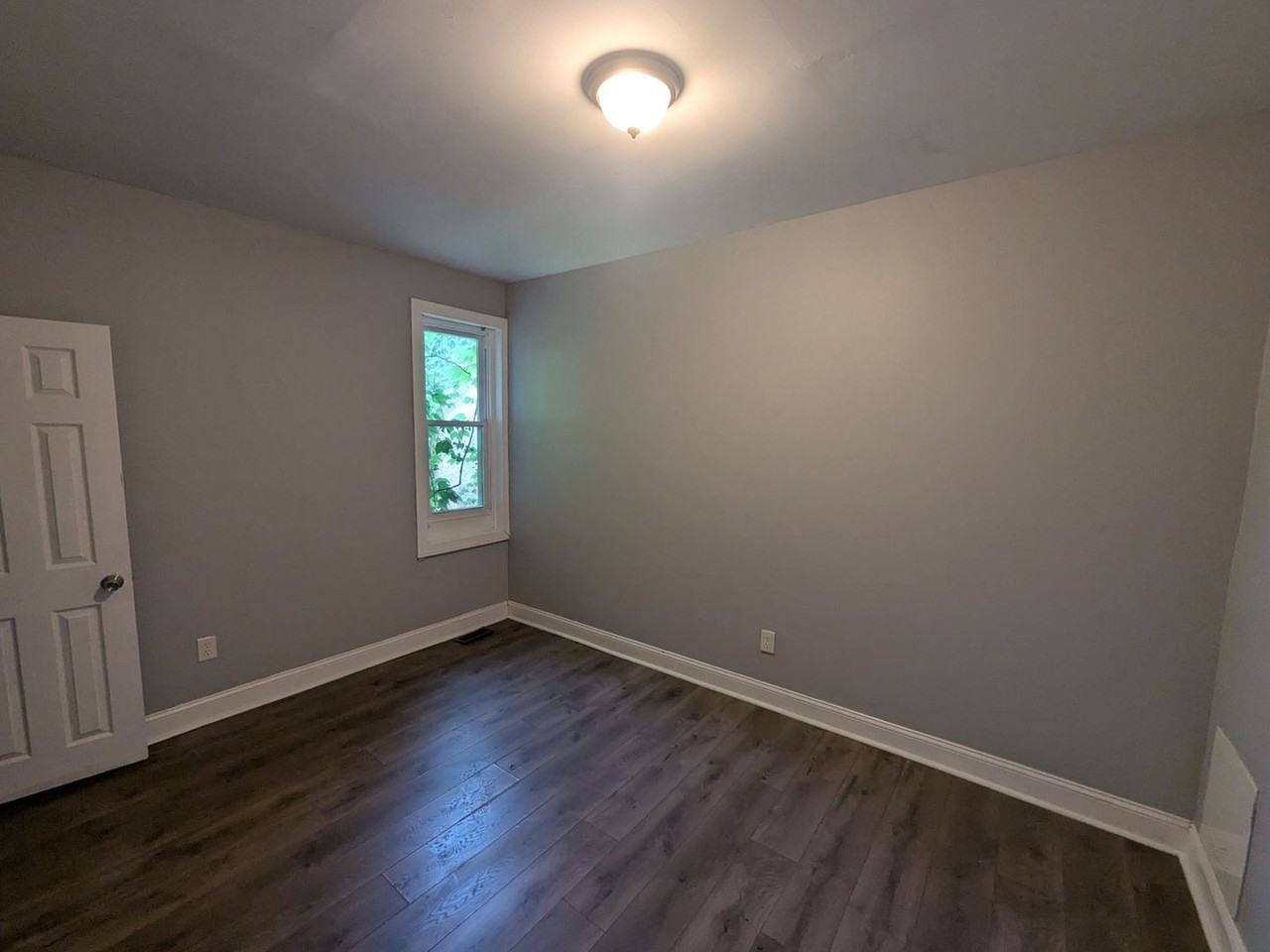 1833 W Butler St - Photo 6 of 9