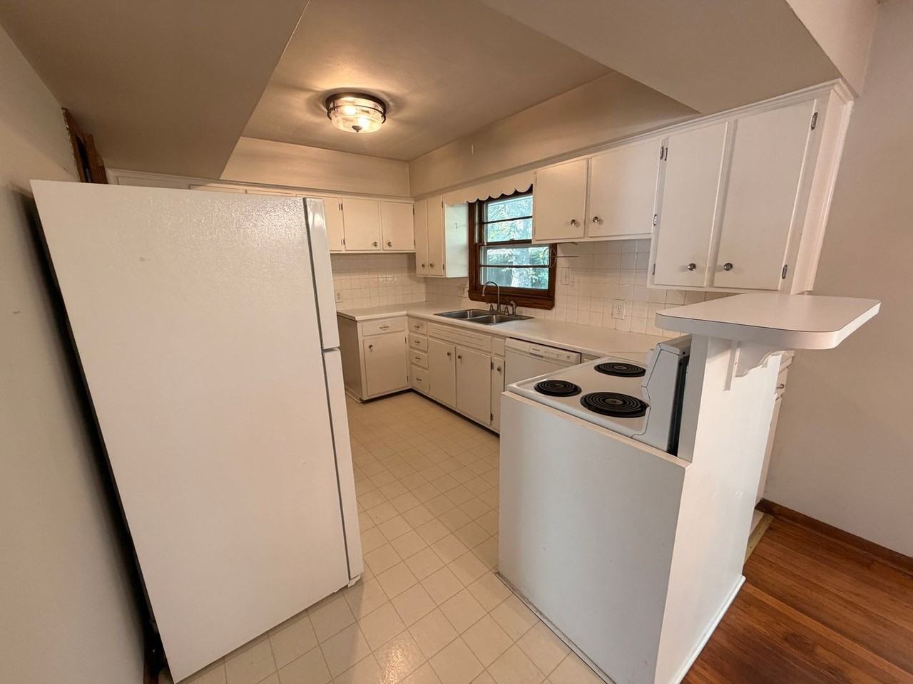 1333 S Cedarbrook Ave - Photo 7 of 27