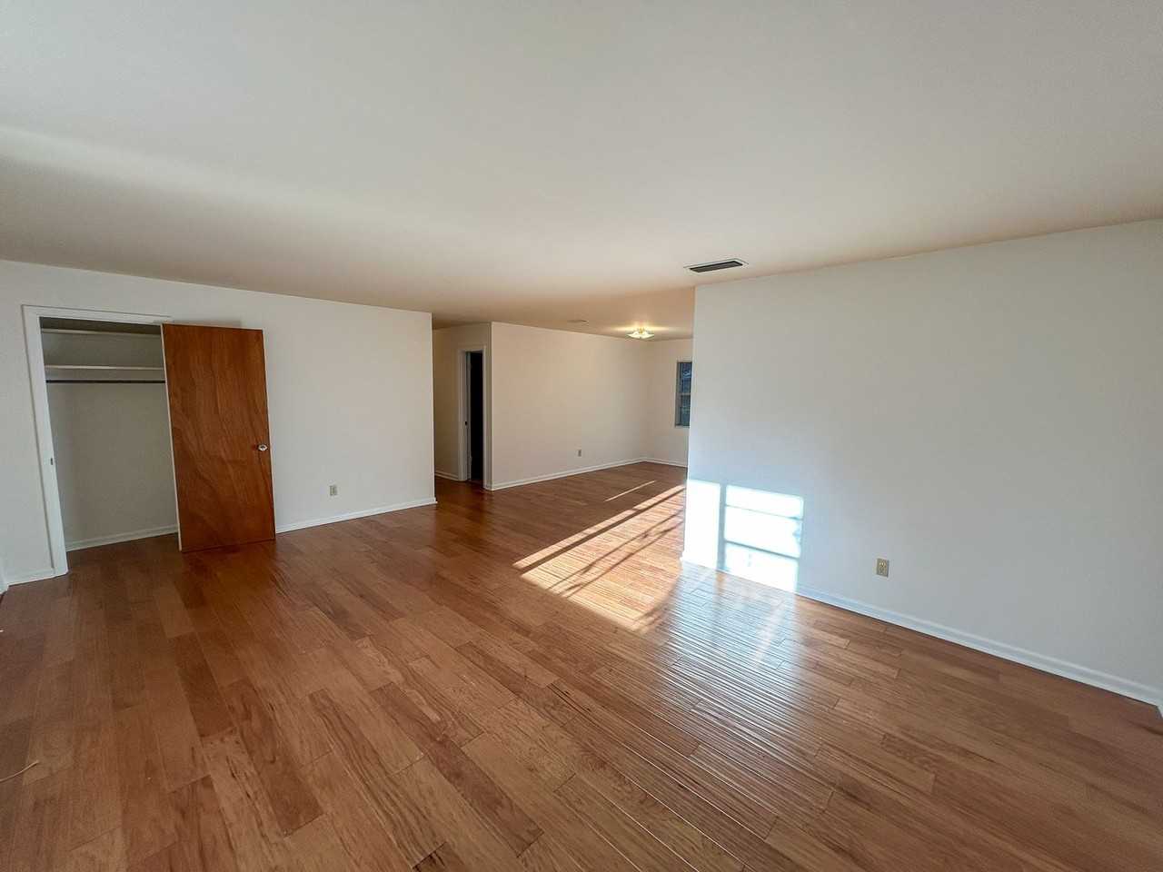 611 Ne 7th Ter - Photo 3 of 36