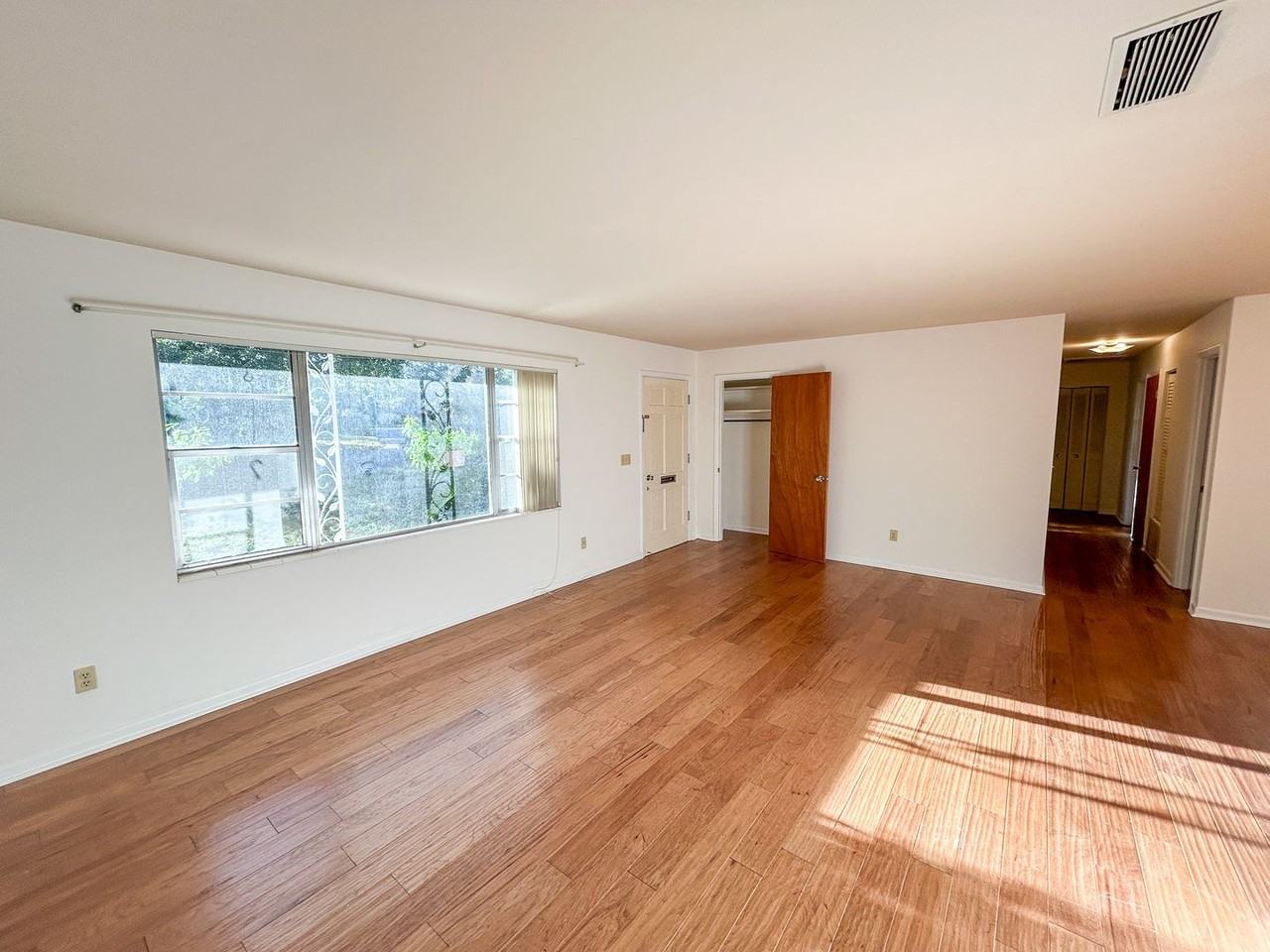 611 Ne 7th Ter - Photo 4 of 36
