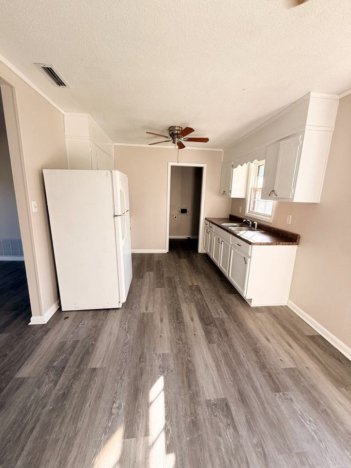 807 Ponderosa Dr - Photo 2 of 7
