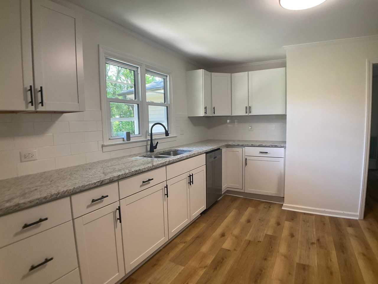1129 E Willowbrook Dr - Photo 3 of 20