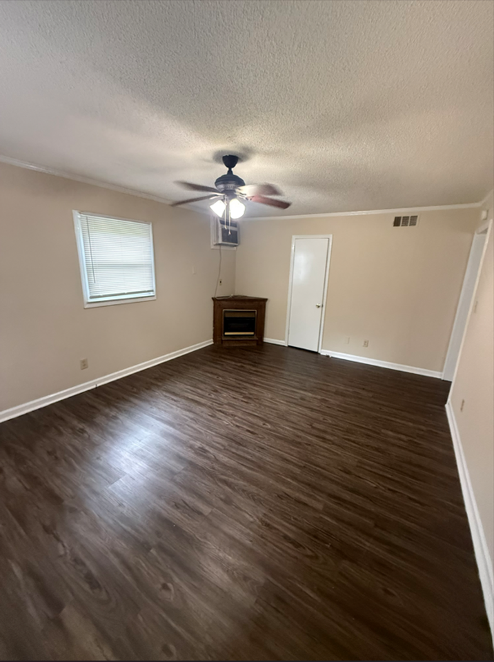 1102 Uwharrie St - Photo 3 of 6