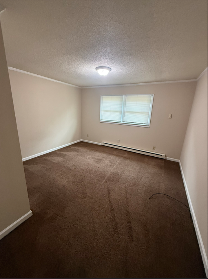 1102 Uwharrie St - Photo 4 of 6