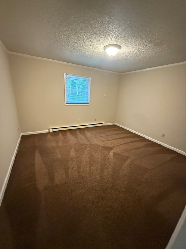 1102 Uwharrie St - Photo 5 of 6