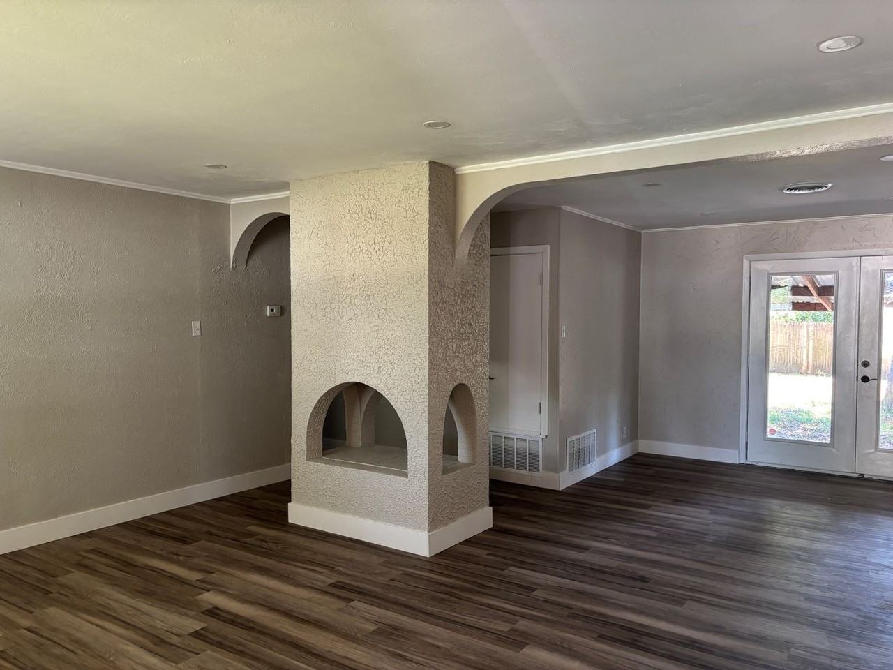 424 W Anita St - Photo 2 of 7