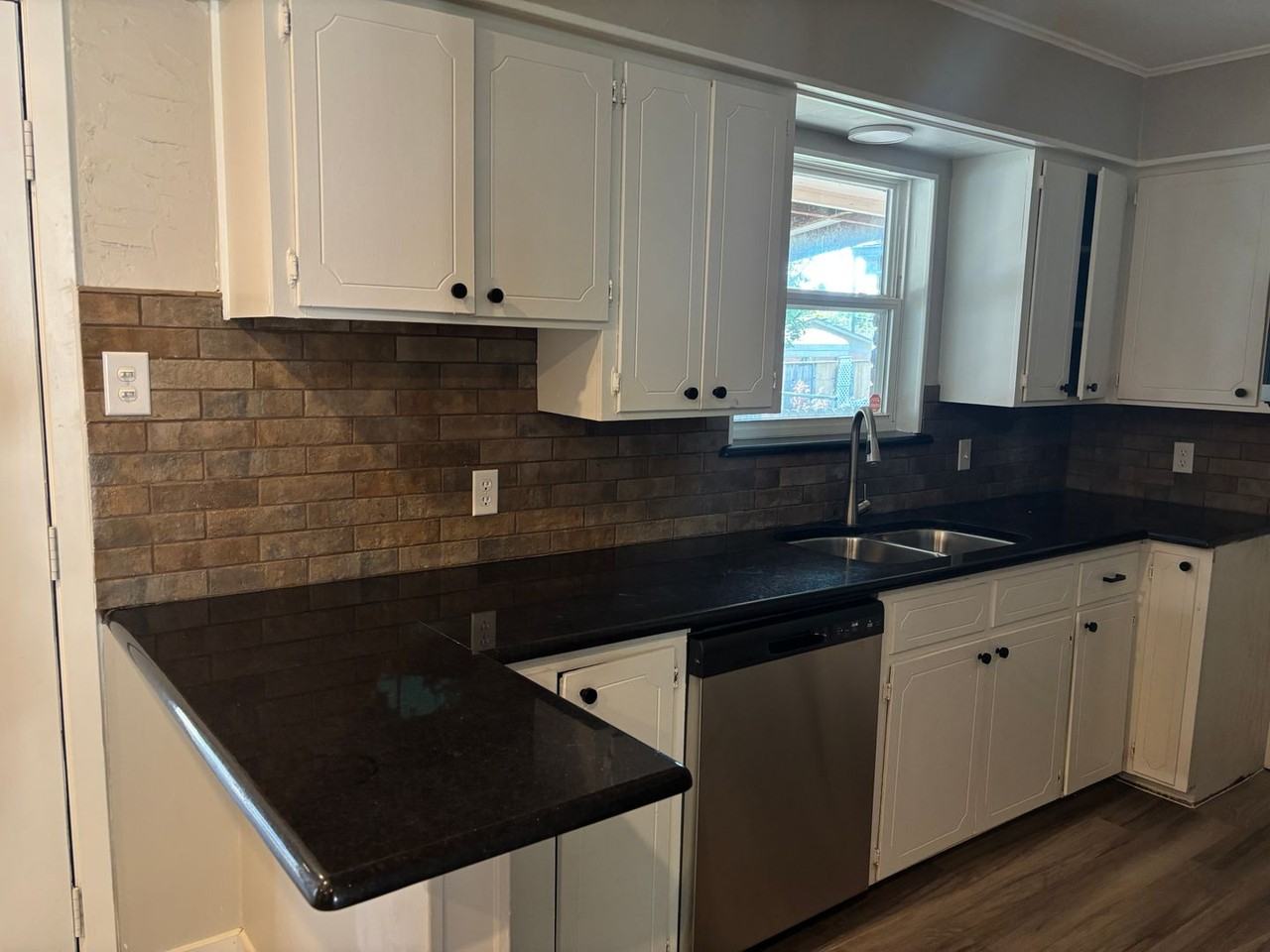 424 W Anita St - Photo 3 of 7