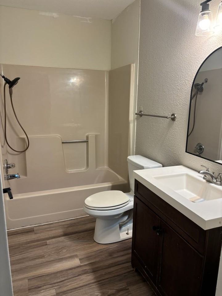 424 W Anita St - Photo 6 of 7