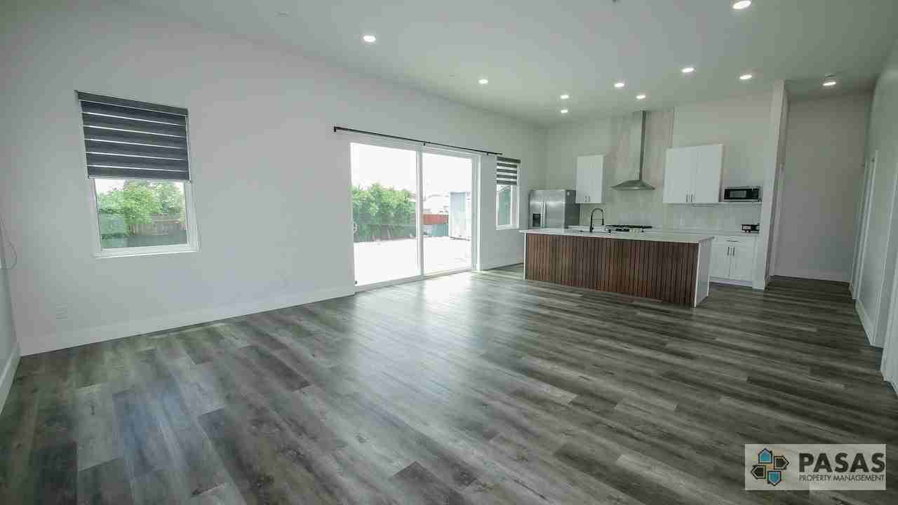 5539 Potomac St - Photo 3 of 39