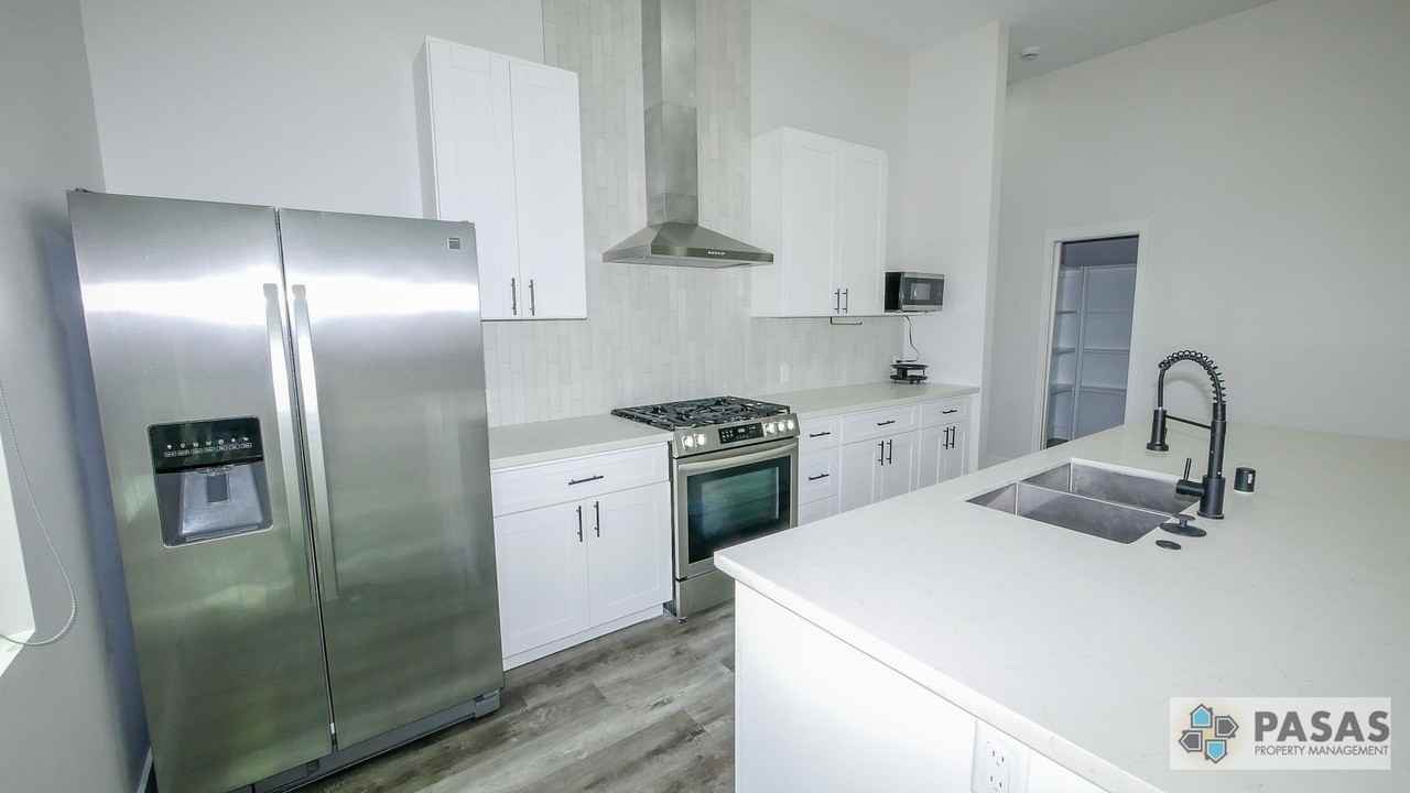 5539 Potomac St - Photo 6 of 39