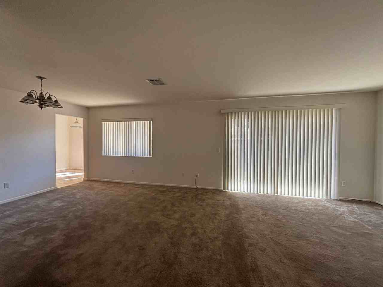 1953 Marie Ave - Photo 5 of 37