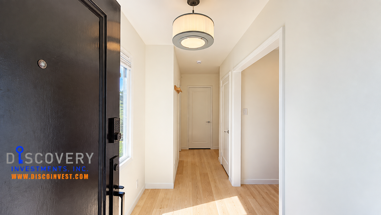 875 Creston Rd - Photo 3 of 37