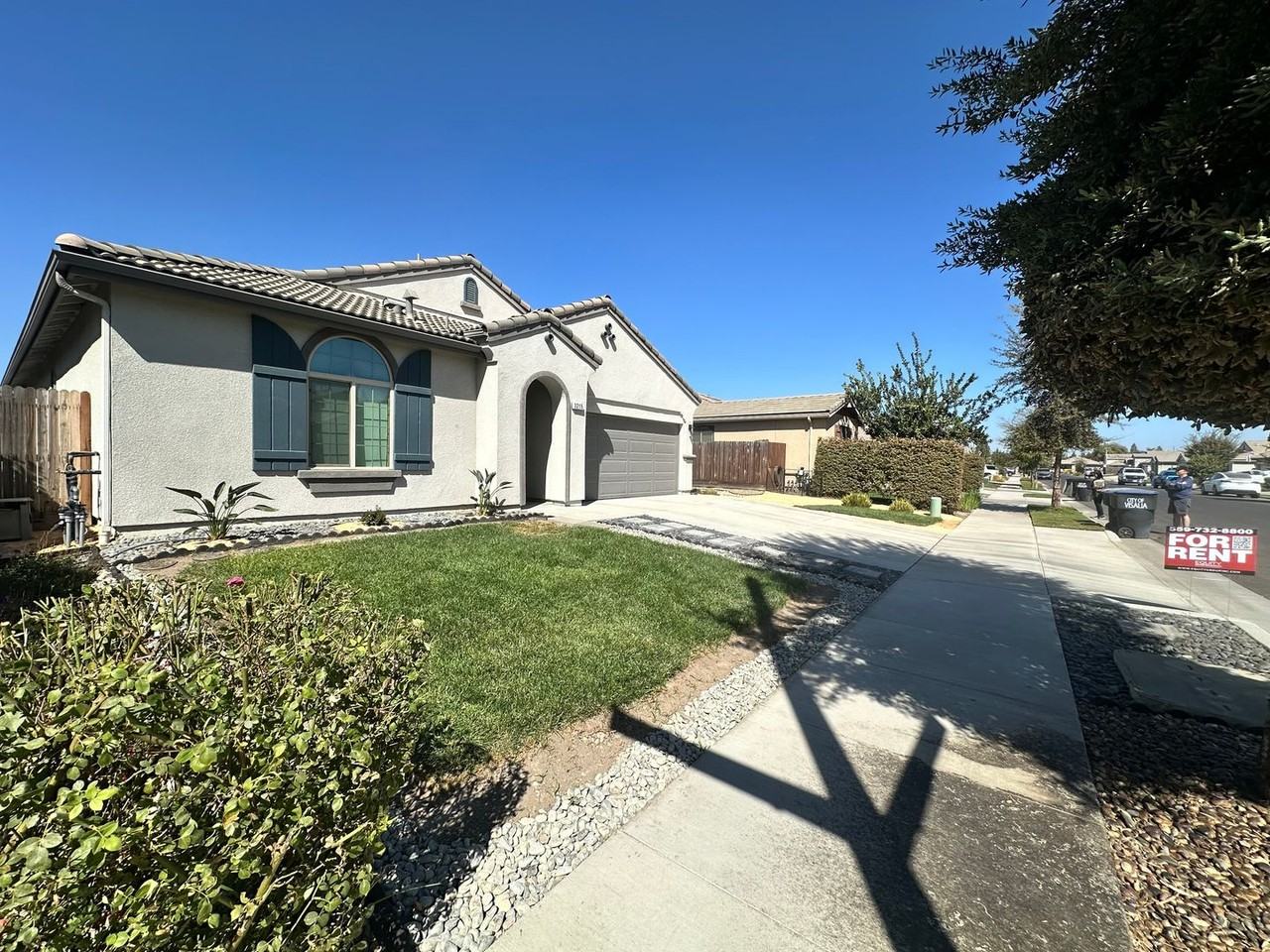 3215 S Meadowbrook St - Photo 2 of 22