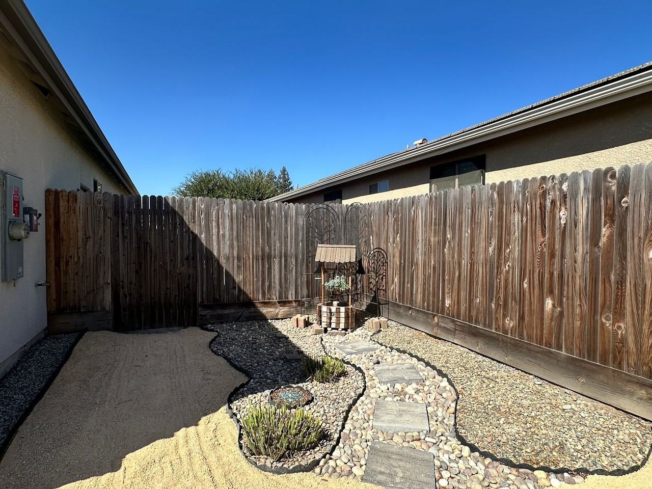 3215 S Meadowbrook St - Photo 3 of 22